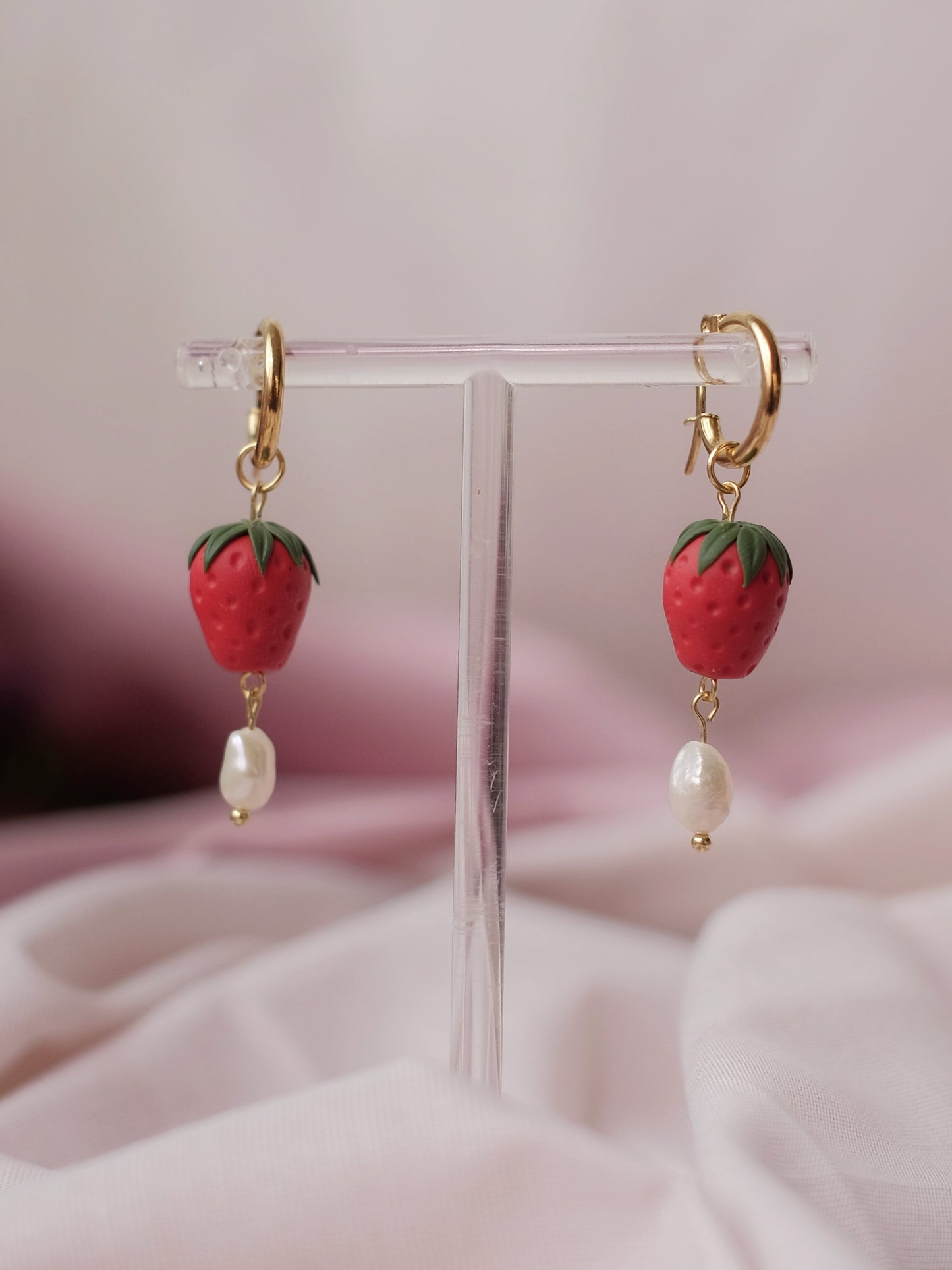 Strawberry & Pearls in Thick Hoop