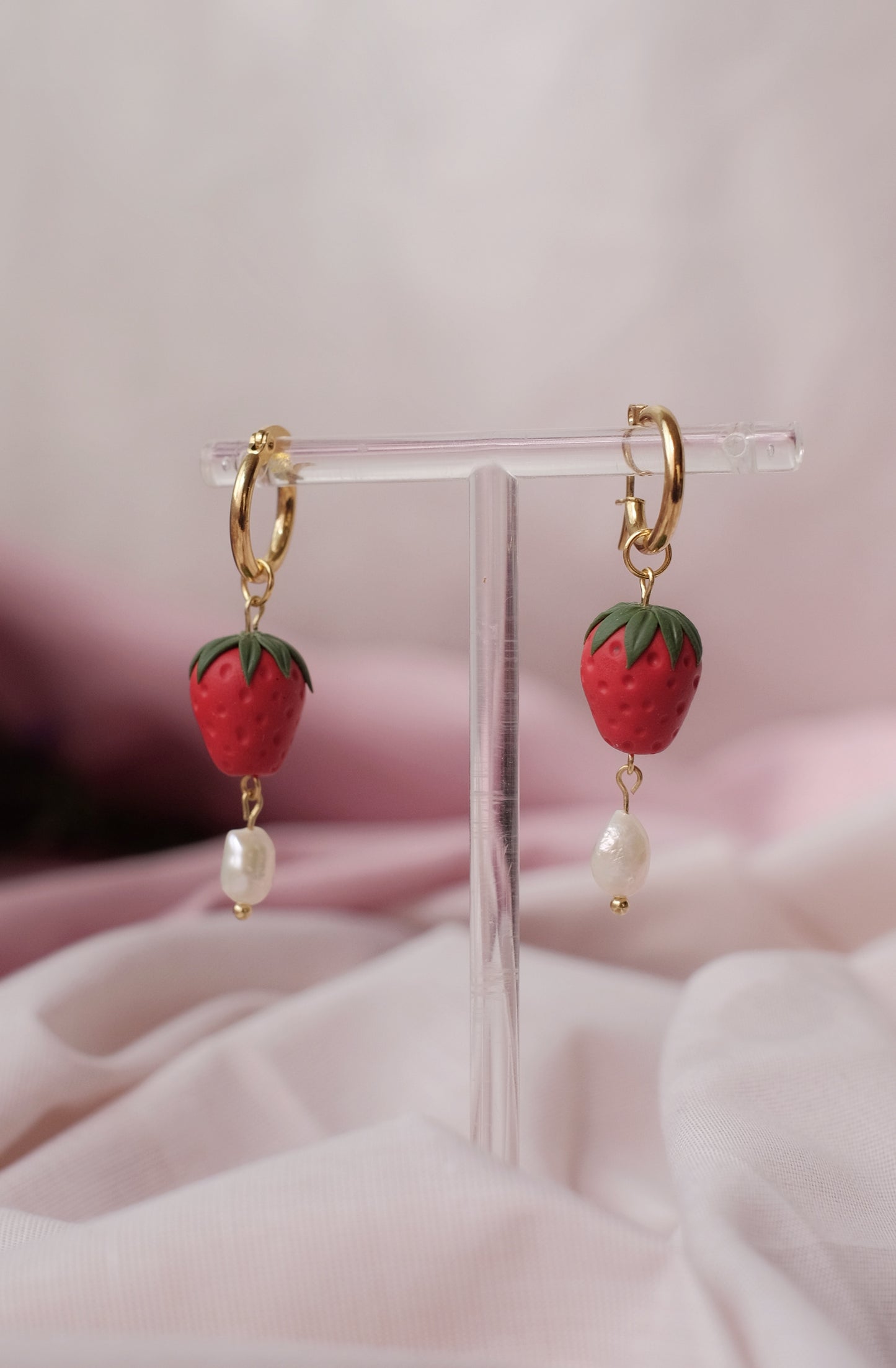 Strawberry & Pearls in Thick Hoop